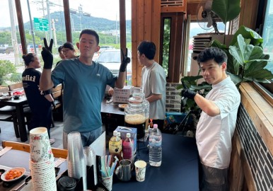 커피프렌즈 지역사회공헌활동 (가채2리 한마음 경로대잔치 커피나눔봉사)